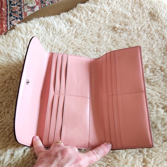 Beautiful Coach Brown Signature and Pink Leather Tri-fold Long Wallet 🩷🤎🩶 - Picture 10 of 12